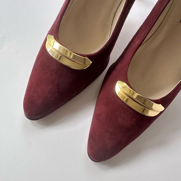 Bally Vintage New Old Stock Burgundy Suede Jeneffe Pumps w/ Gold Crescent 8 - Picture 7 of 11